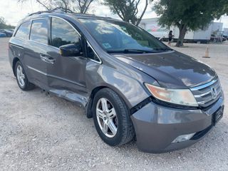 2012 Honda Odyssey Touring - Exterior Front Right Corner Image